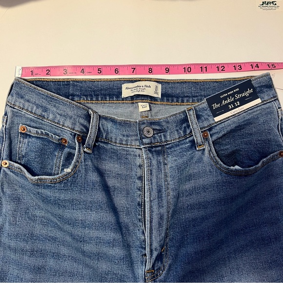 Abercrombie & Fitch Curve Love Ultra High Rise Ankle Straight Jean - Picture 3 of 11